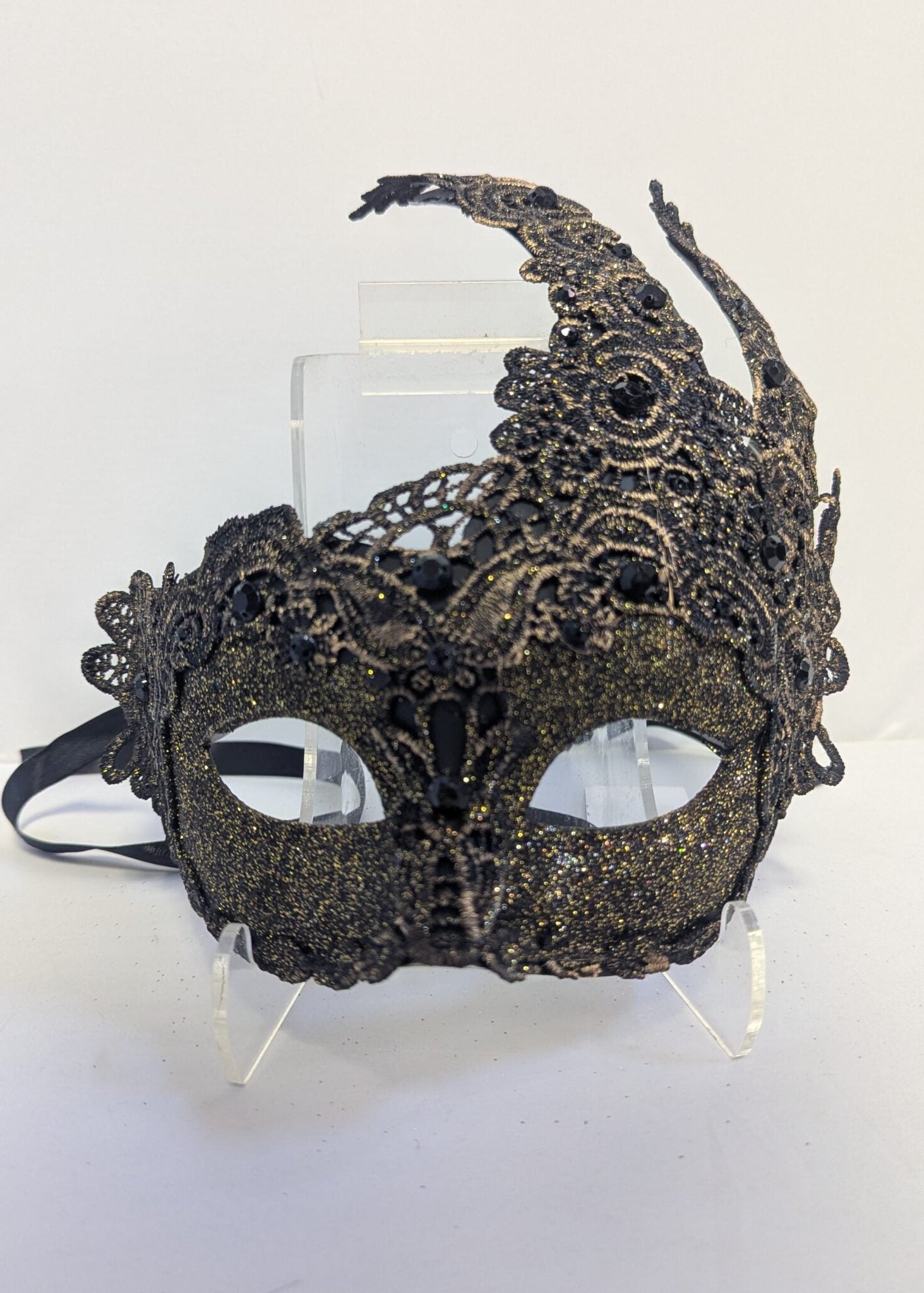 Black and gold swan image 0